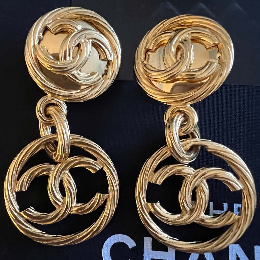 Chanel Gold 93P Spring Hoop CC Vintage Clip Earrings AS SEEN ON Claudia Schiffer